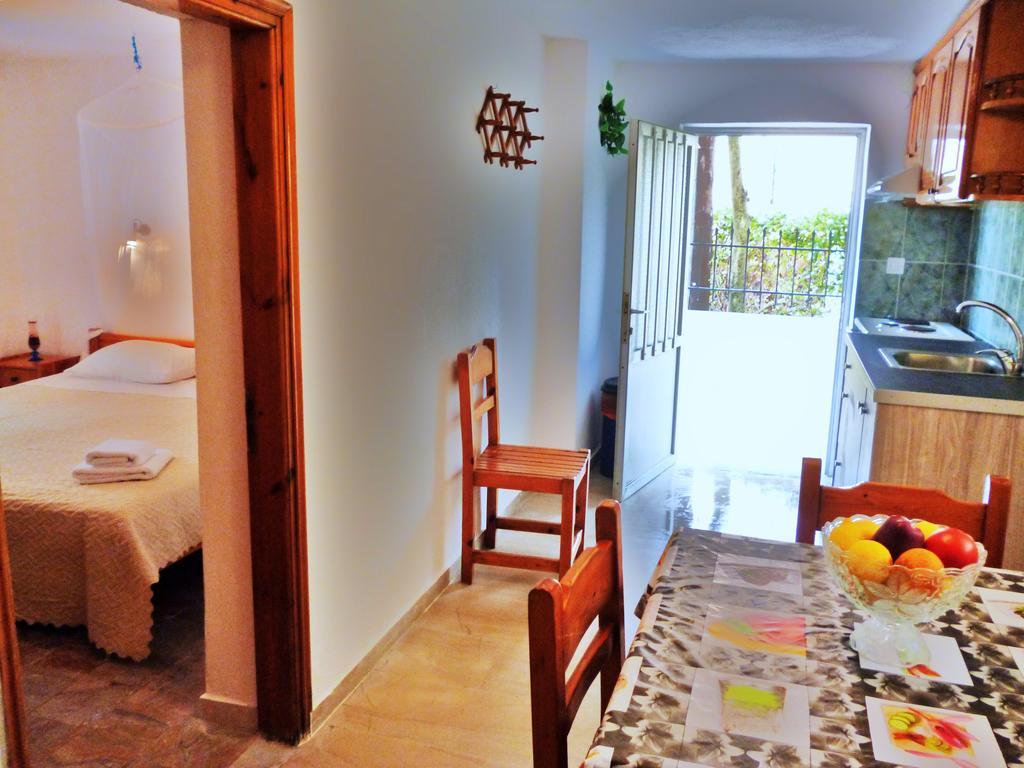 Giannis Apartment Agios Georgios Pagon Exterior photo