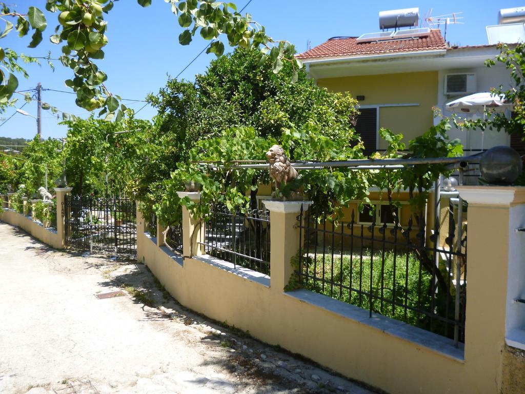 Giannis Apartment Agios Georgios Pagon Exterior photo